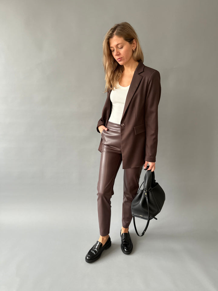  Classic faux leather pants