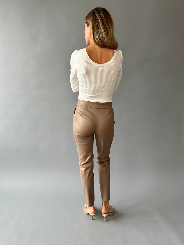  Classic faux leather pants