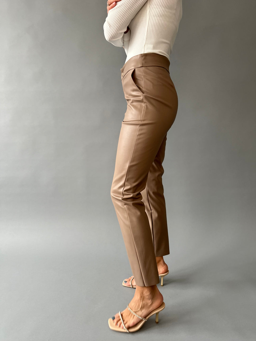  Classic faux leather pants