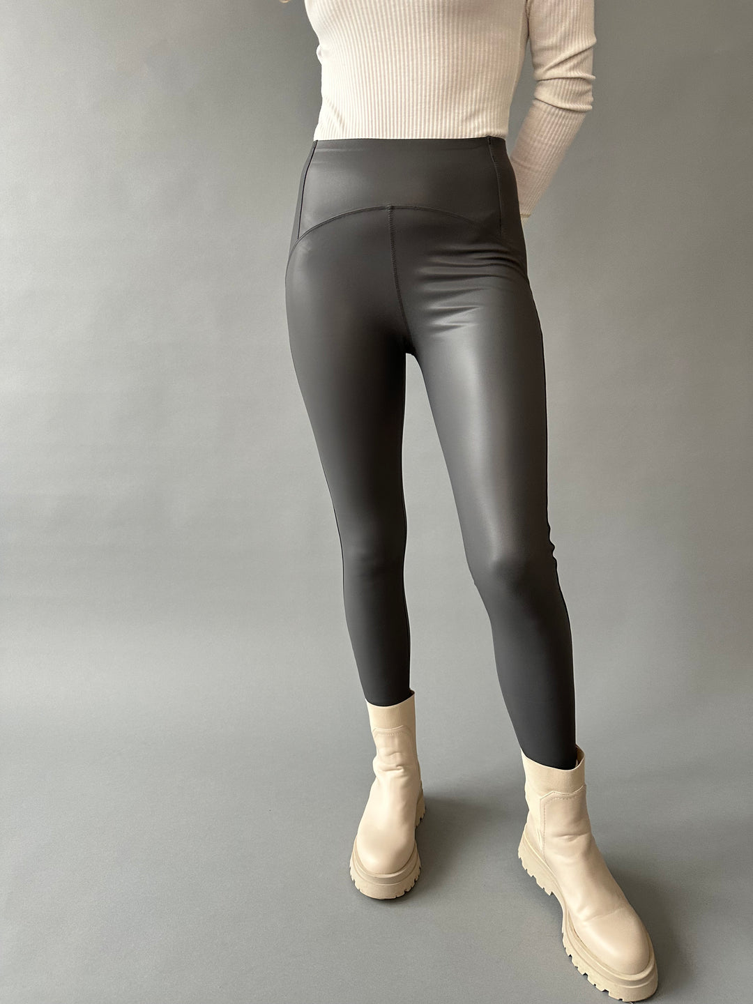 FAUX LEATHER LEGGINGS WITH INSULATION