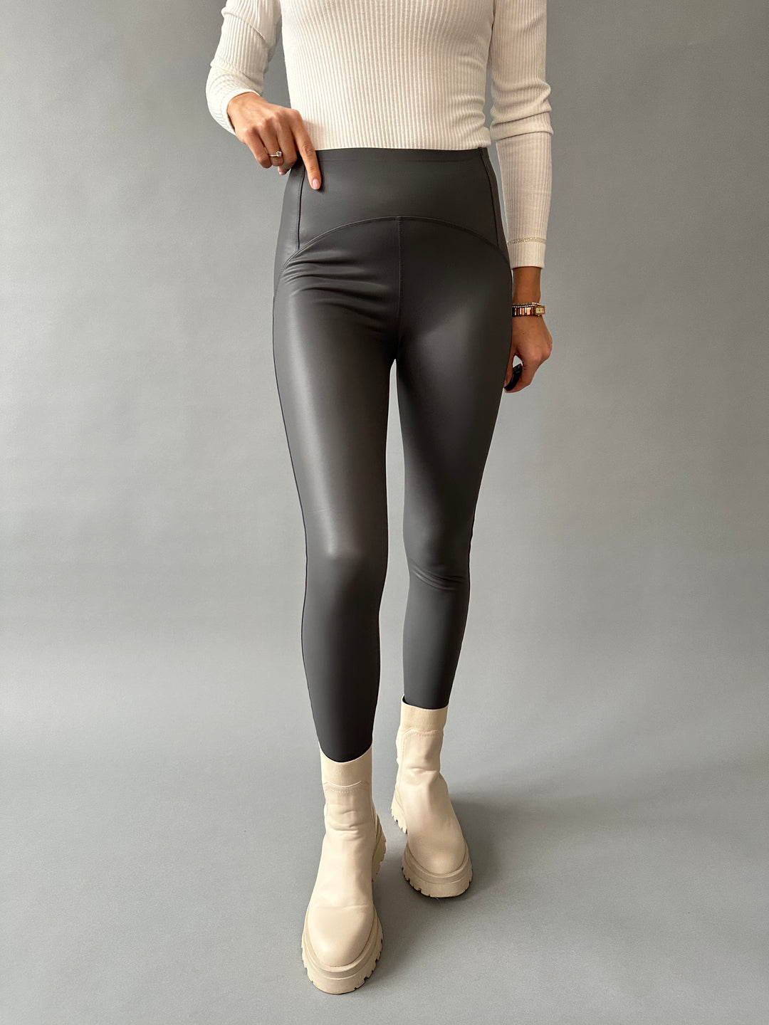 FAUX LEATHER LEGGINGS WITH INSULATION