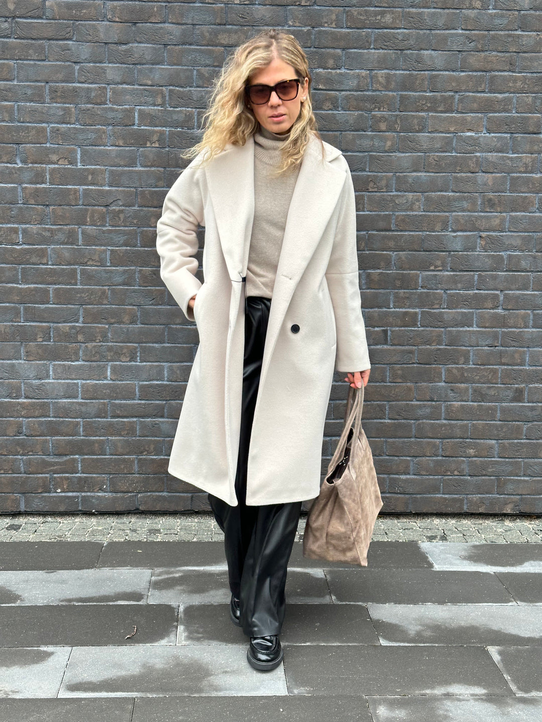 Wool coat with raglan sleeves