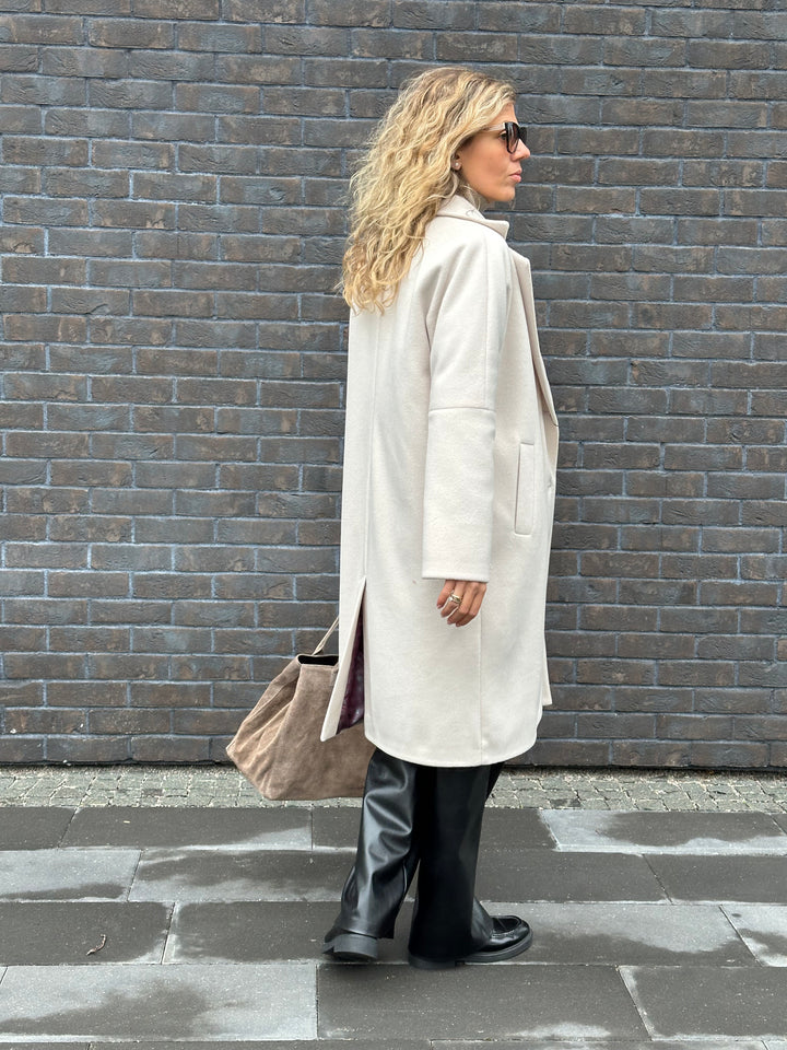 Wool coat with raglan sleeves