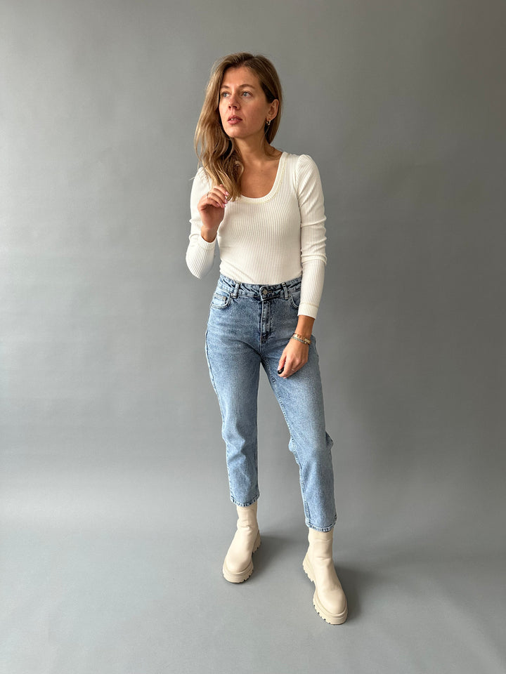 Cropped mom fit jeans