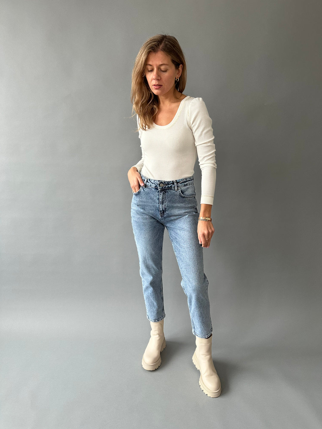 Cropped mom fit jeans