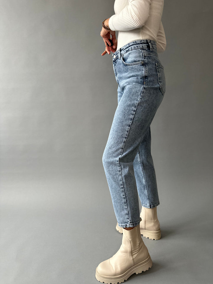 Cropped mom fit jeans