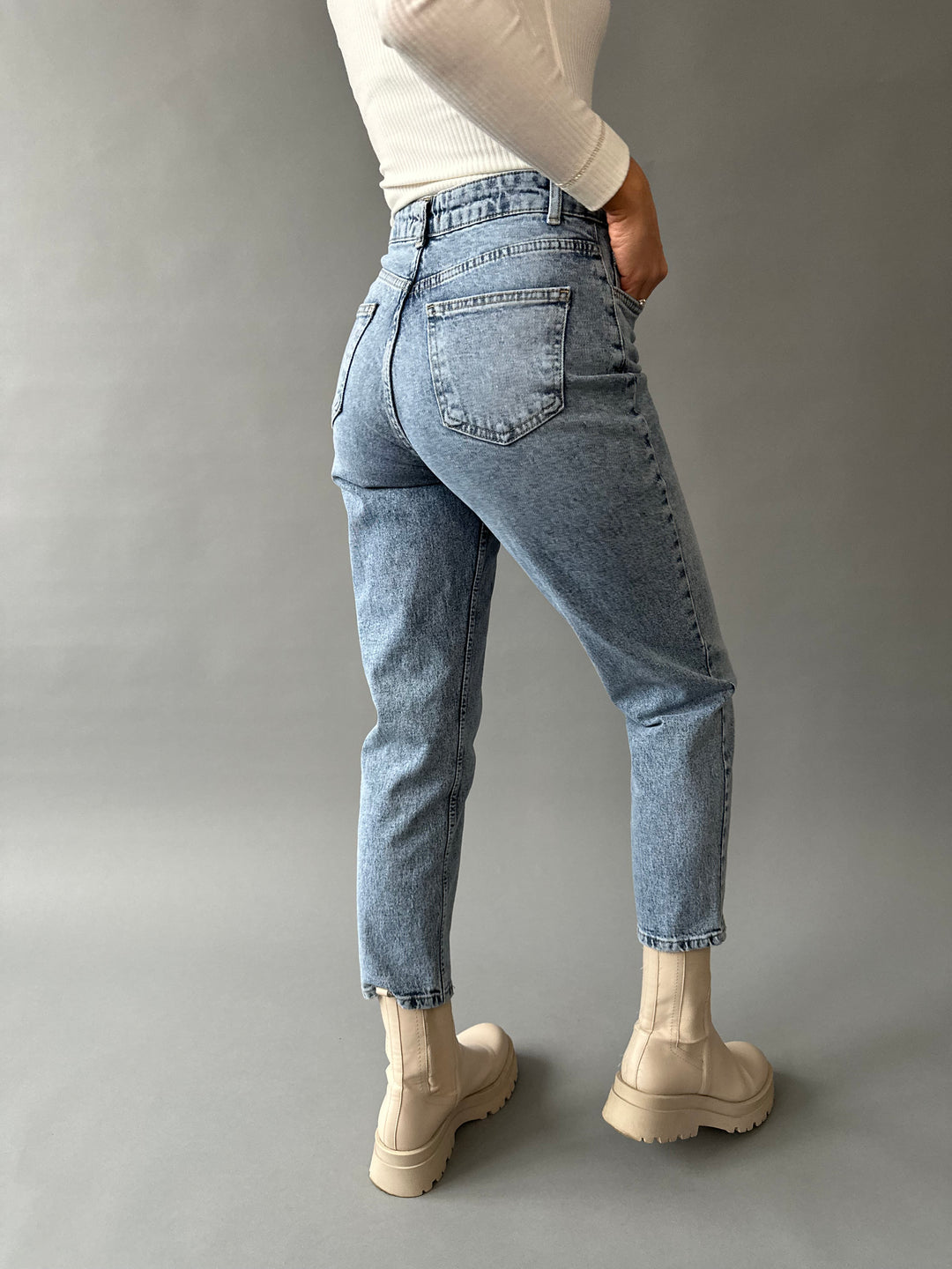 Cropped mom fit jeans