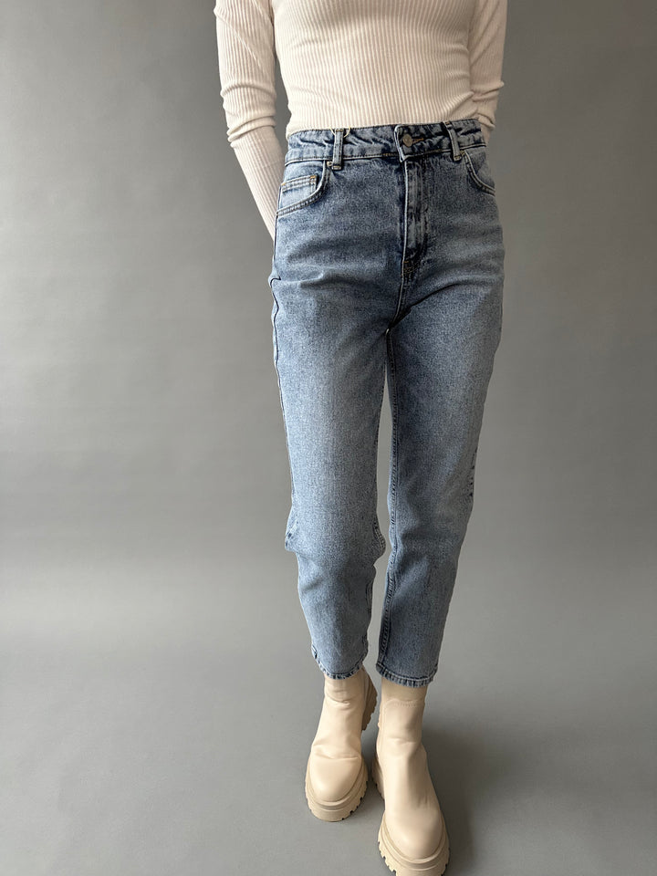 Cropped mom fit jeans