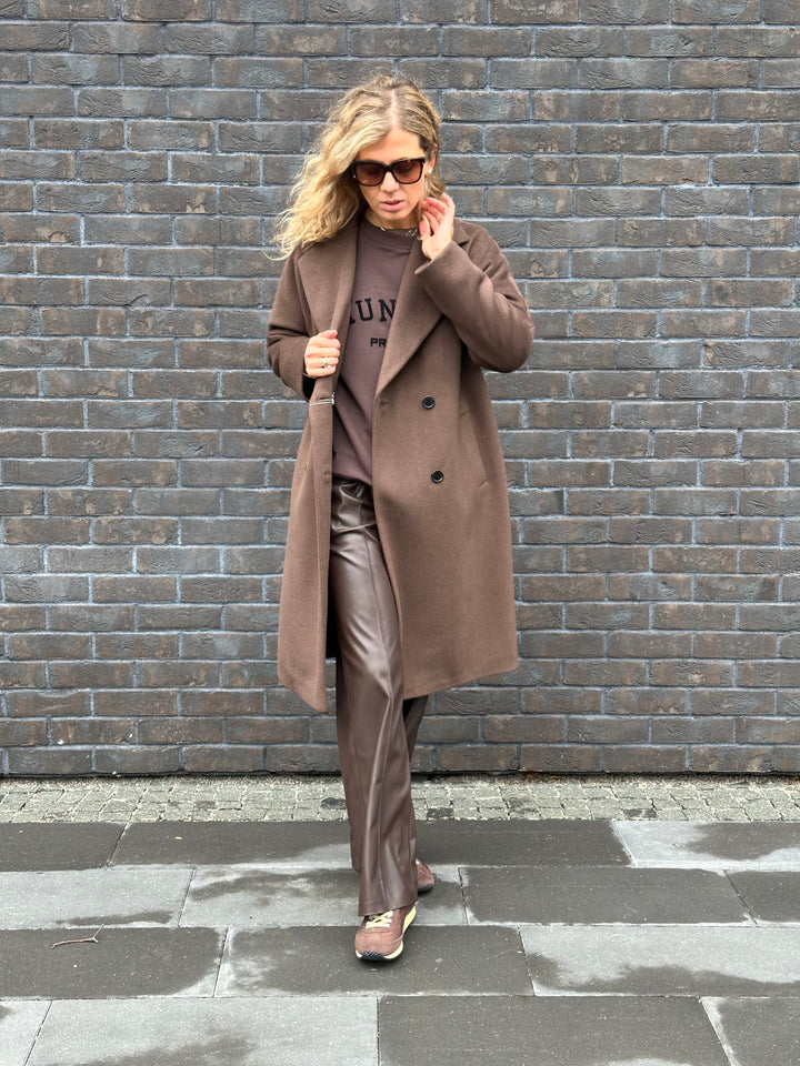 Wool coat with raglan sleeves