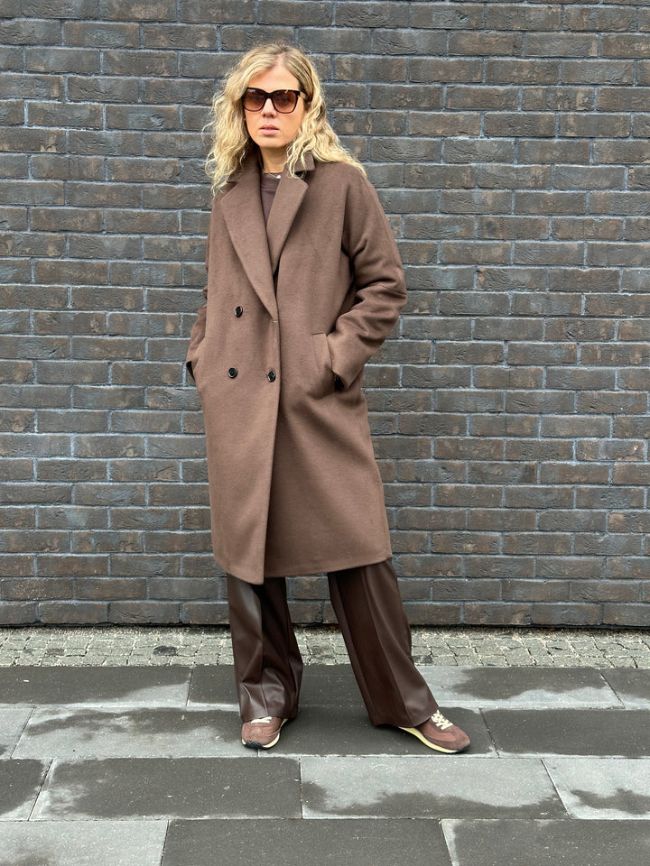 Wool coat with raglan sleeves