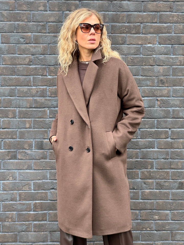 Wool coat with raglan sleeves