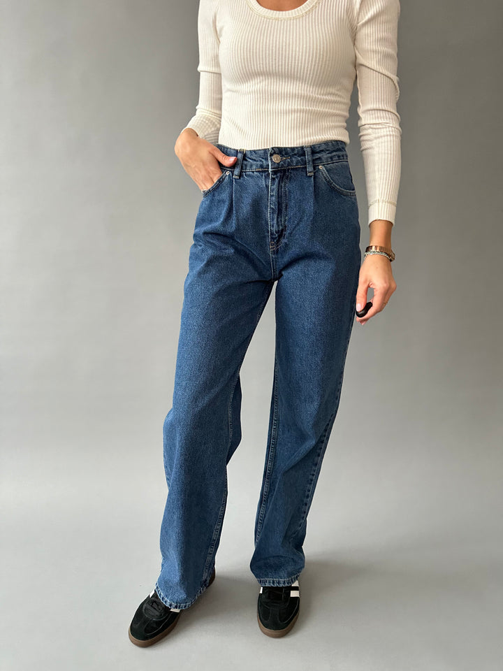 Wide leg wide denim pants with pleats