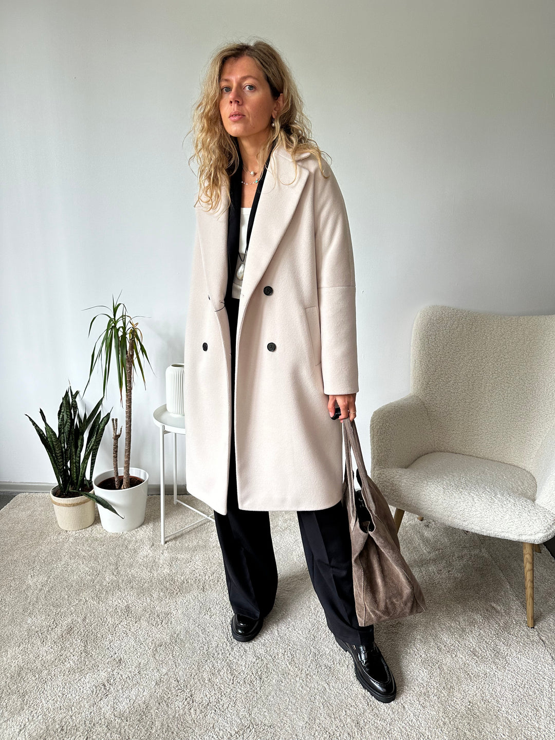 Wool coat with raglan sleeves