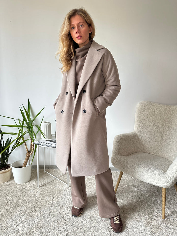 Wool coat with raglan sleeves