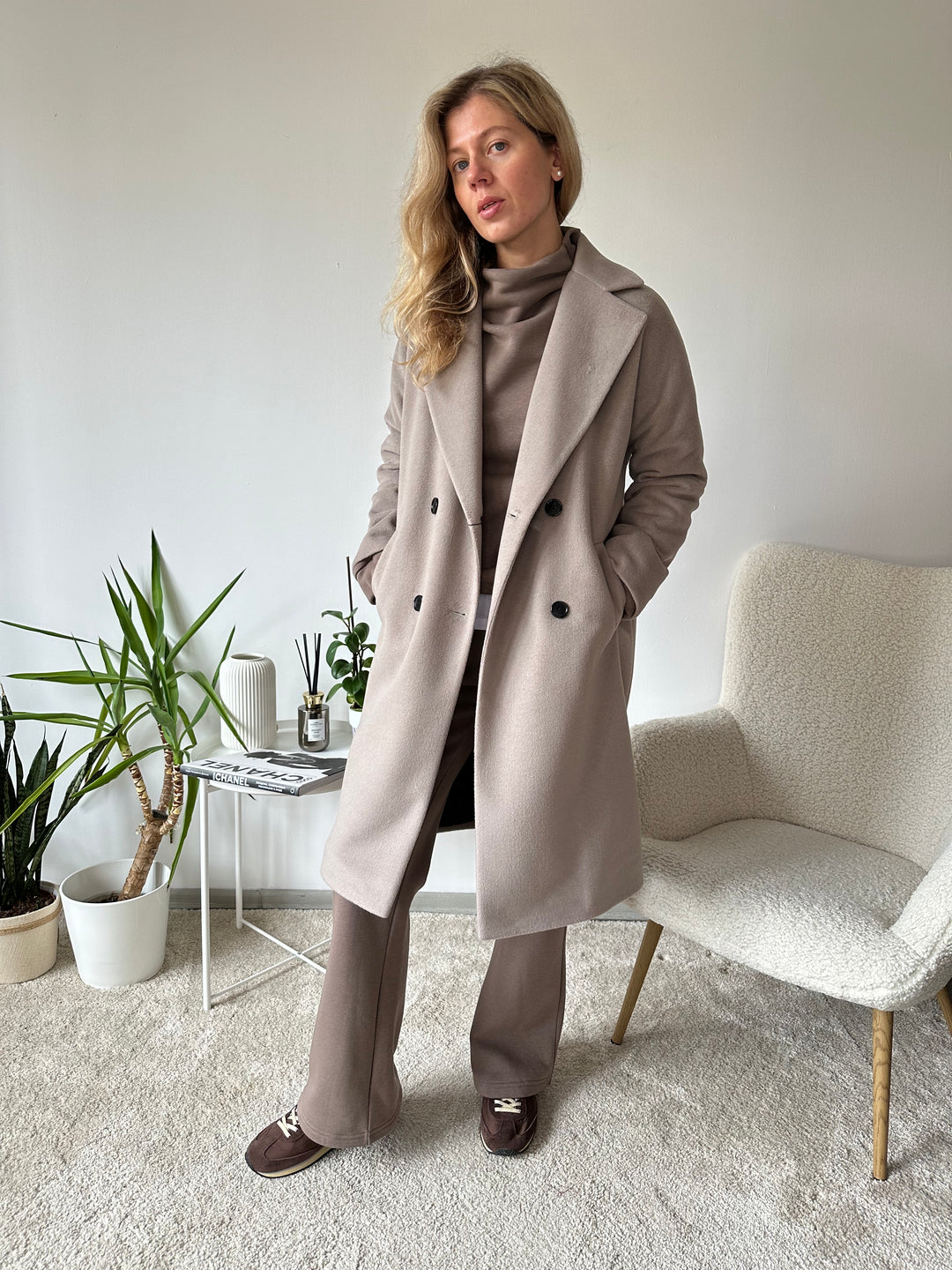 Wool coat with raglan sleeves