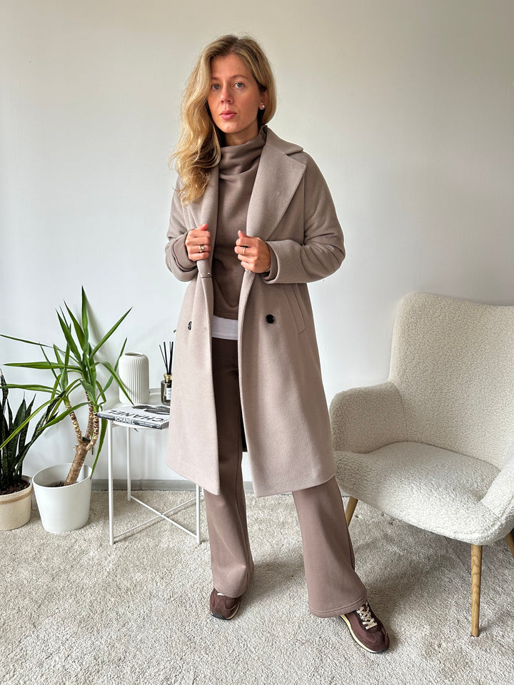 Wool coat with raglan sleeves