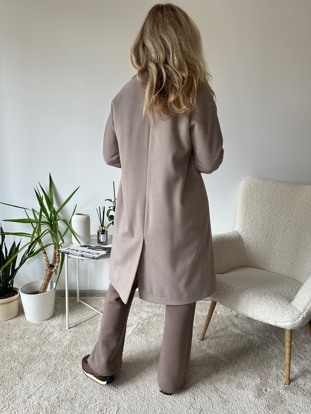 Wool coat with raglan sleeves