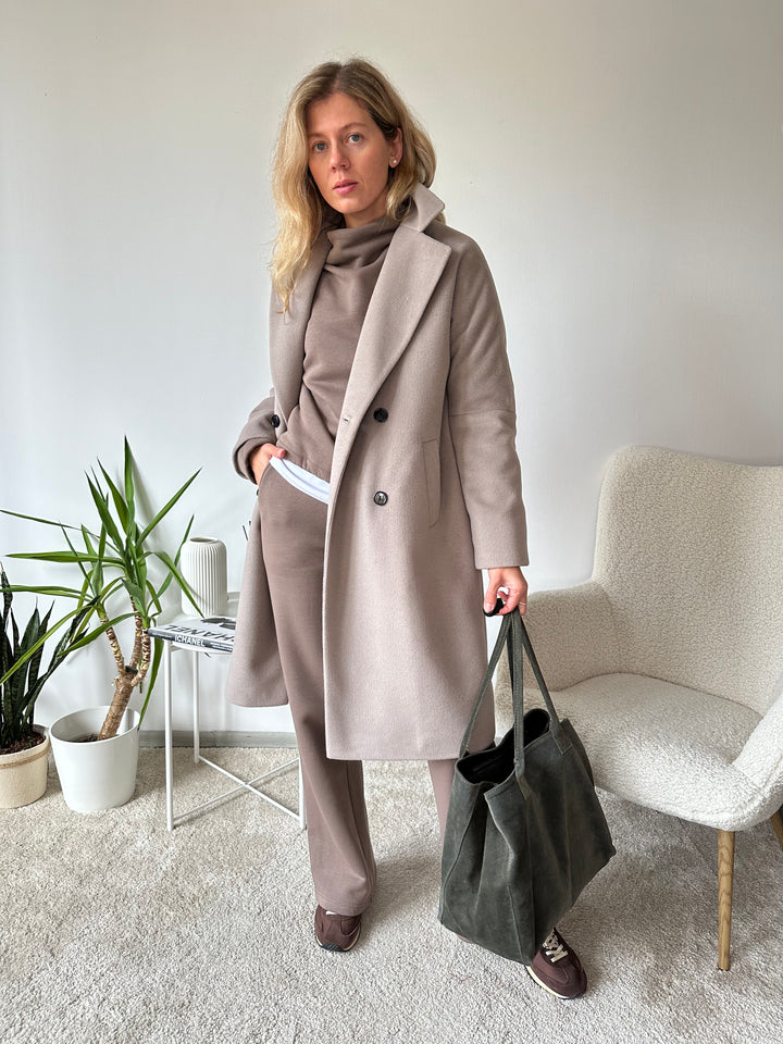 Wool coat with raglan sleeves