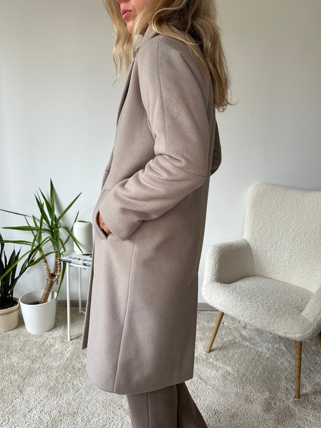 Wool coat with raglan sleeves