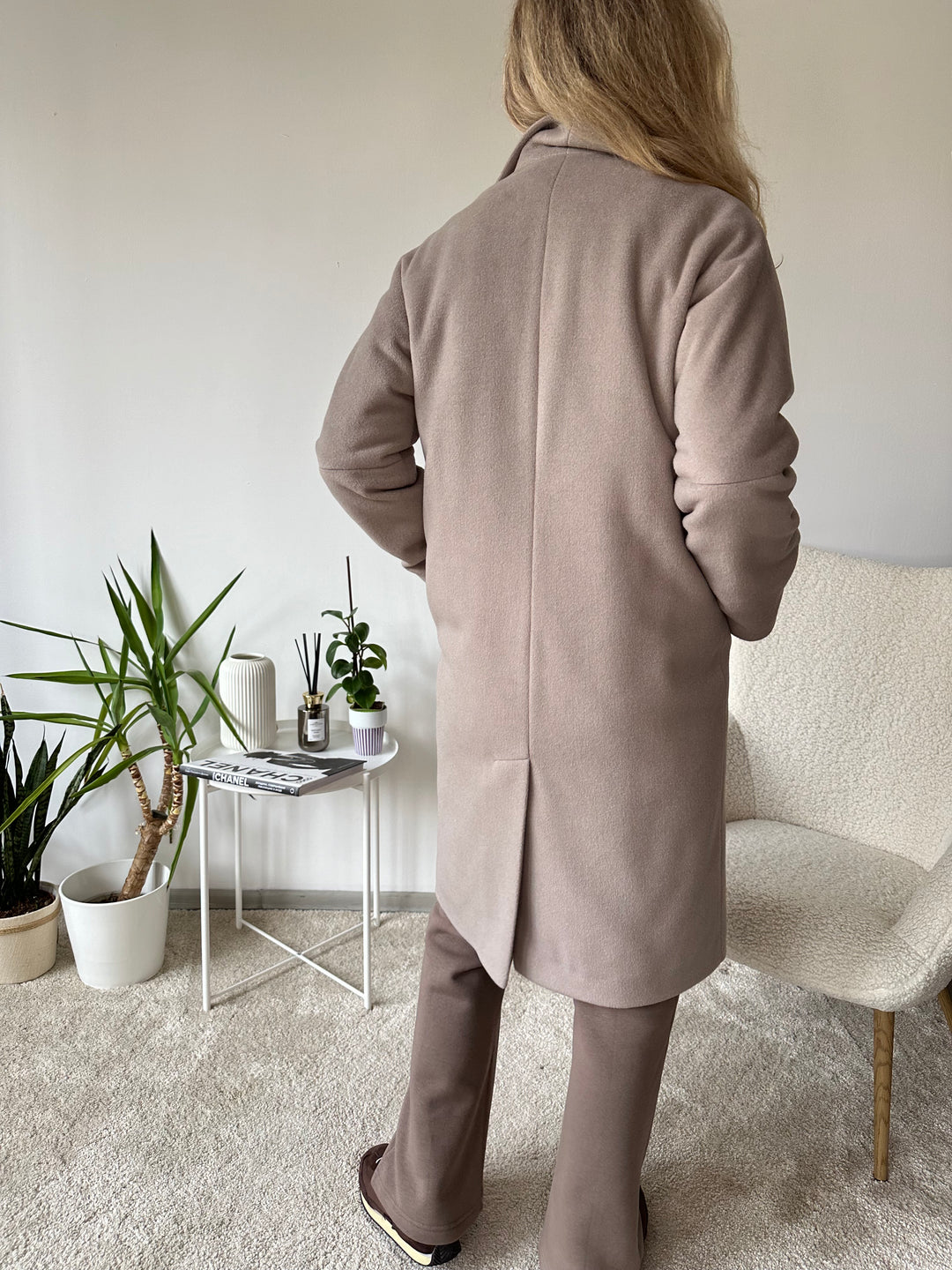 Wool coat with raglan sleeves