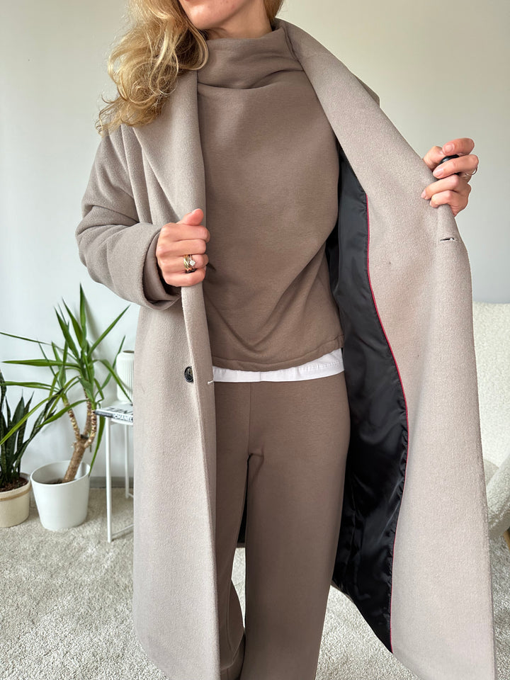 Wool coat with raglan sleeves