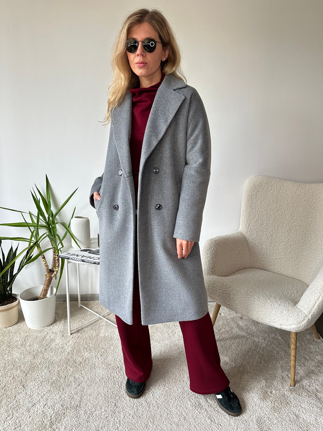 Wool coat with raglan sleeves