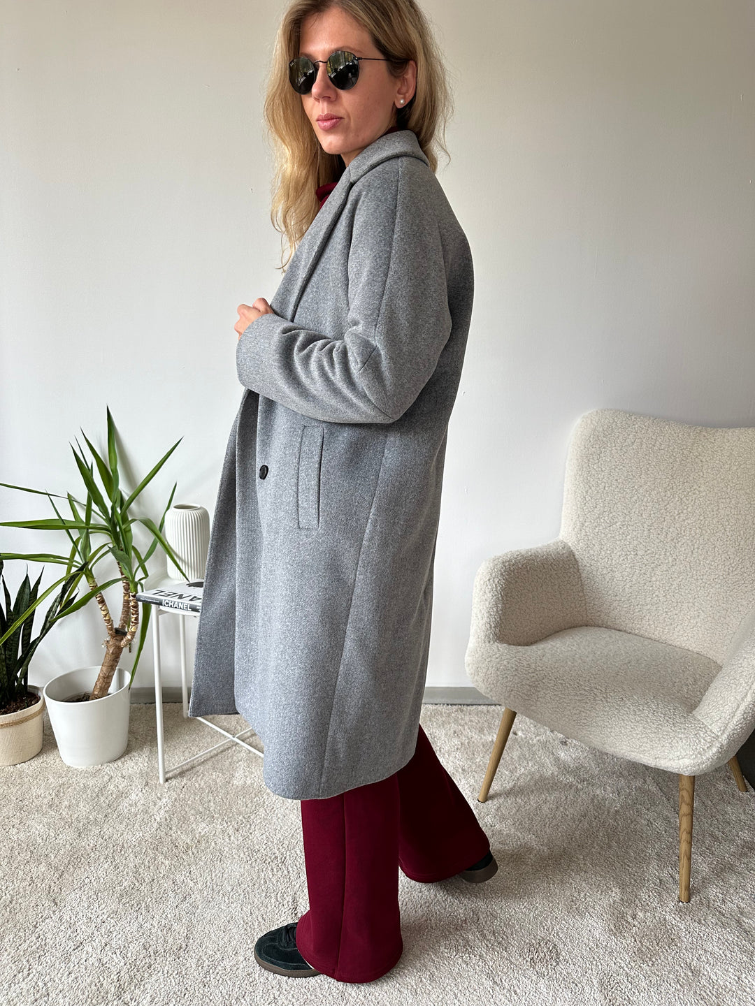 Wool coat with raglan sleeves