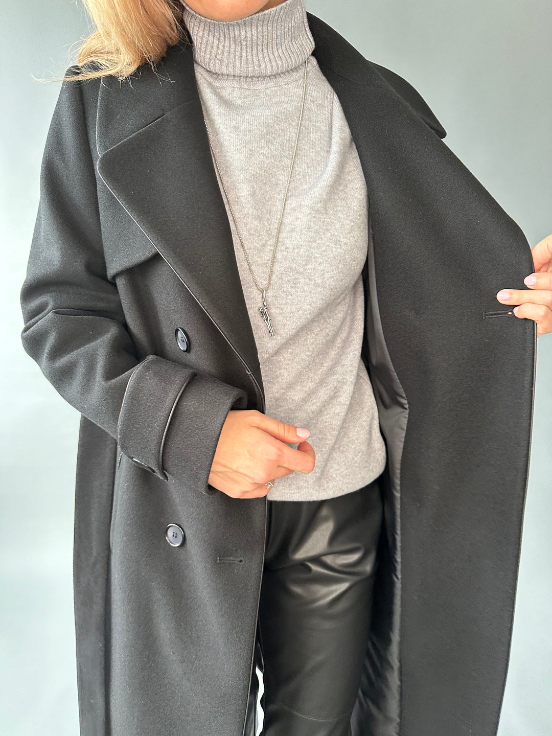 Wool tie coat with insulation