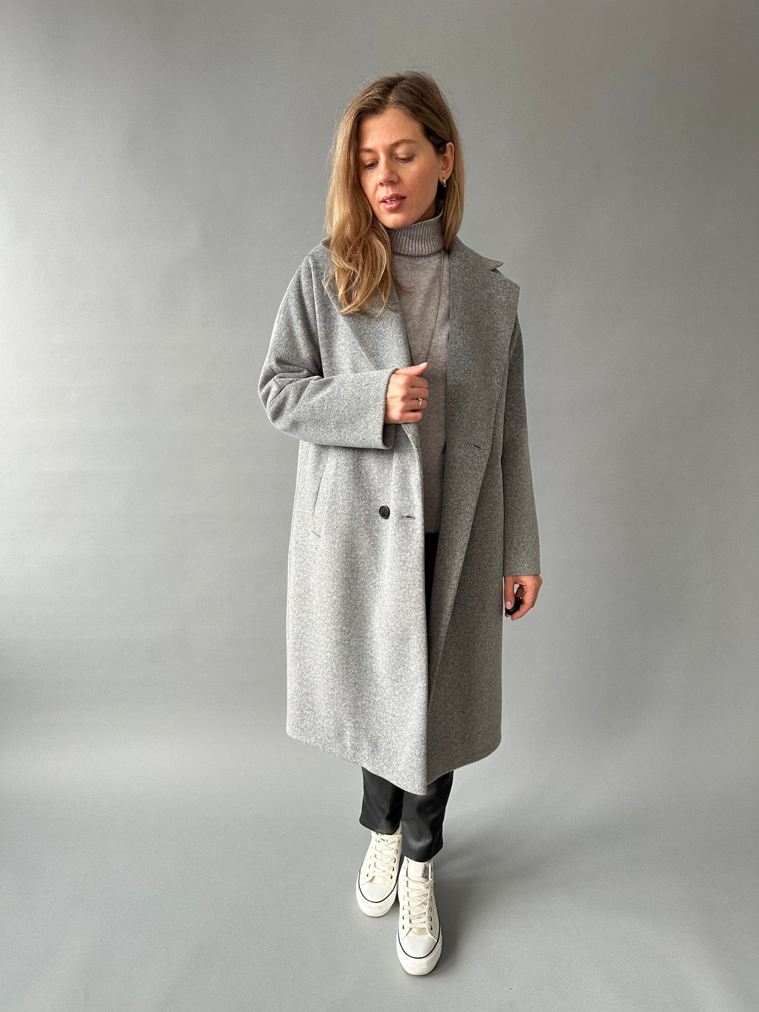 Wool coat with raglan sleeves