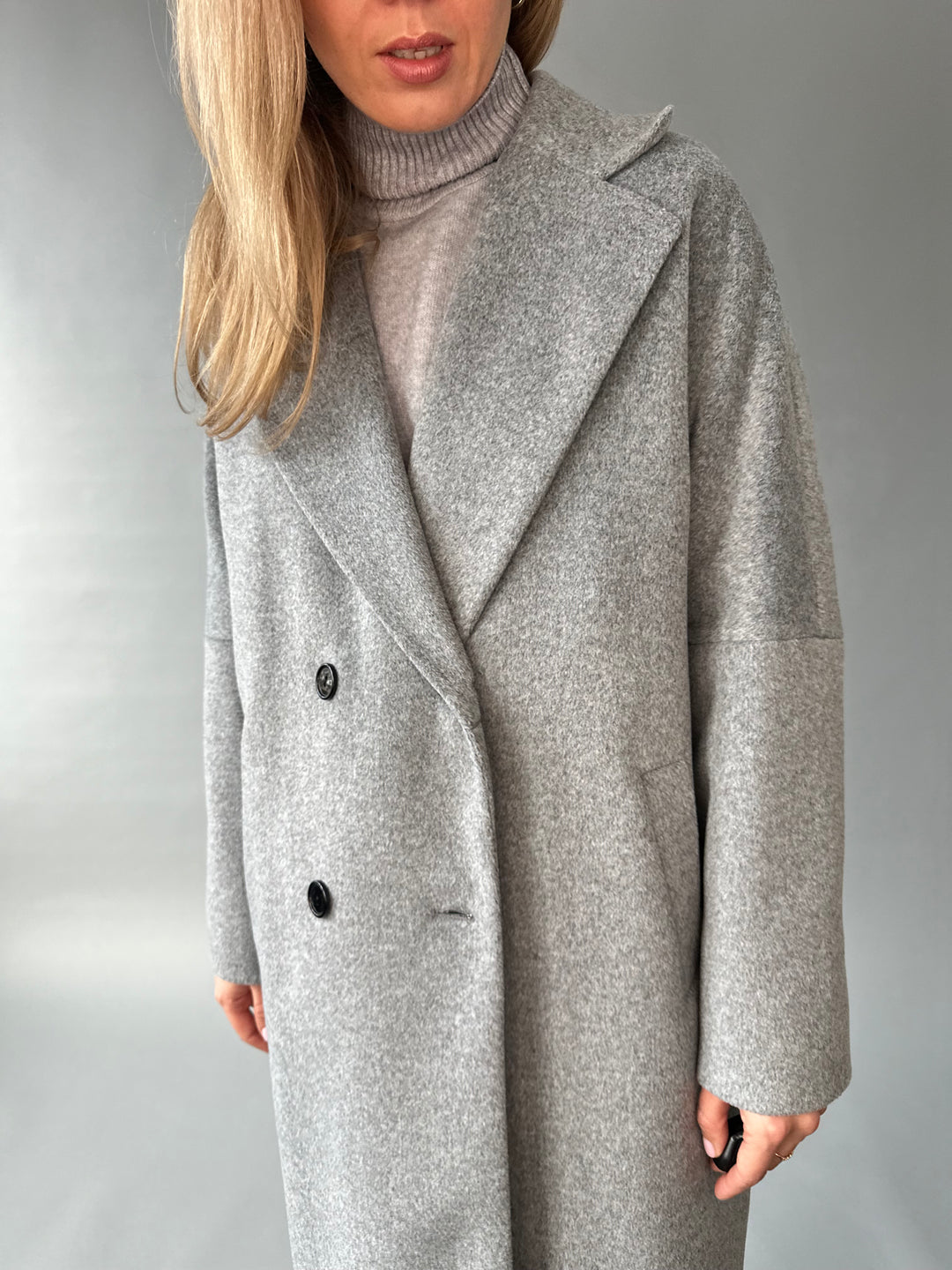 Wool coat with raglan sleeves