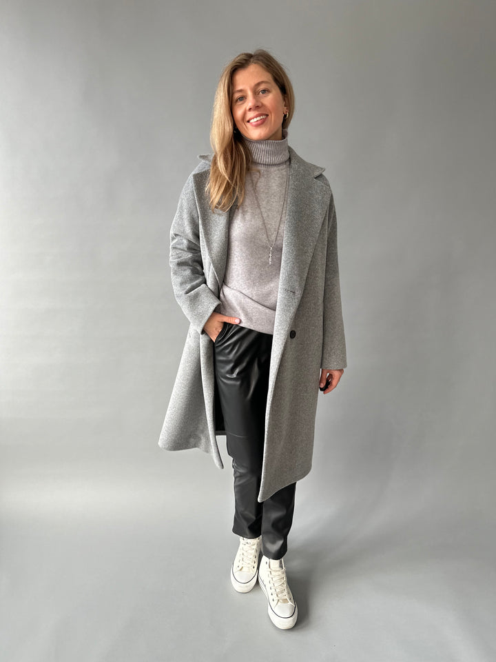 Wool coat with raglan sleeves