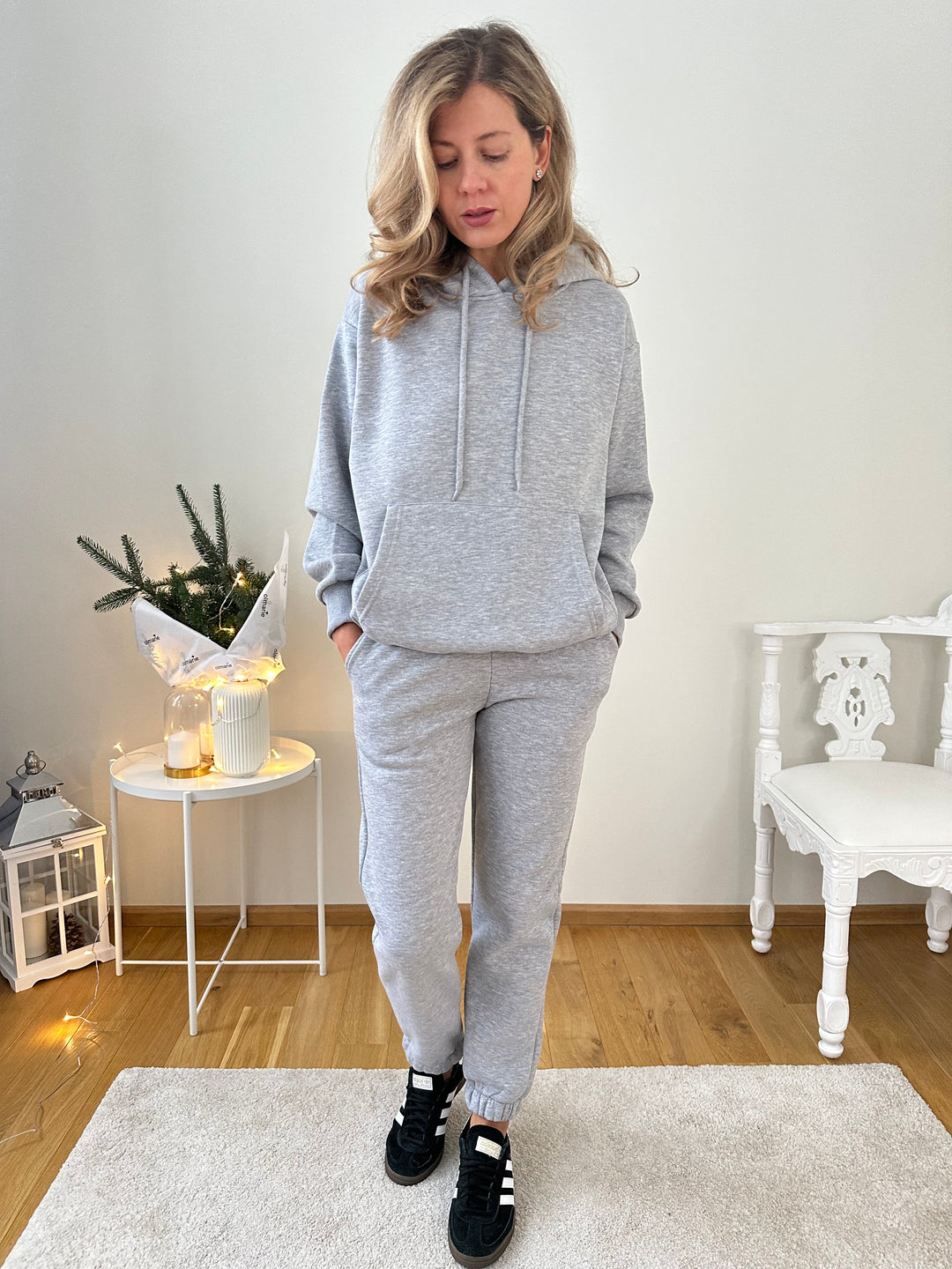 Walking tracksuit with insulation