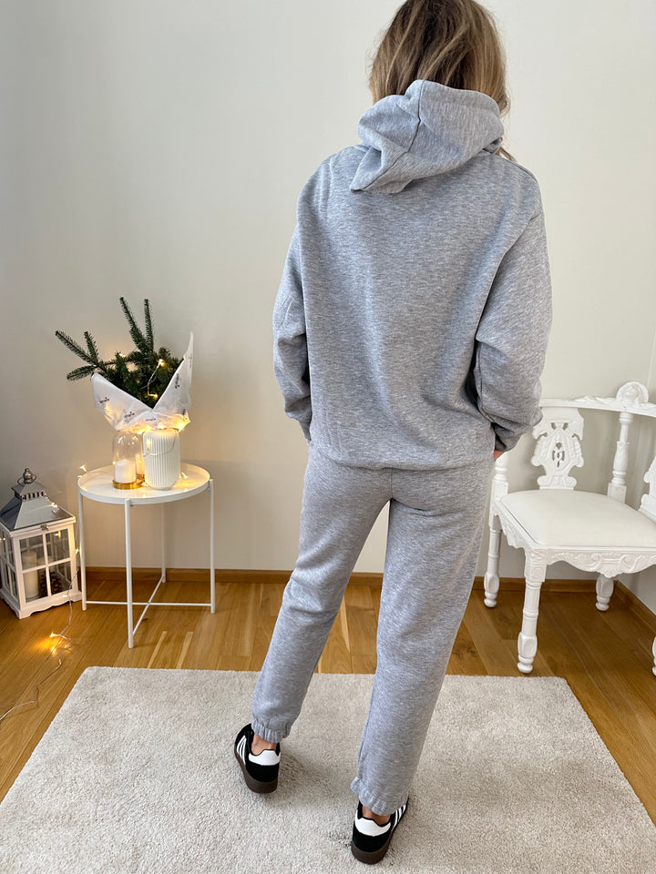 Walking tracksuit with insulation