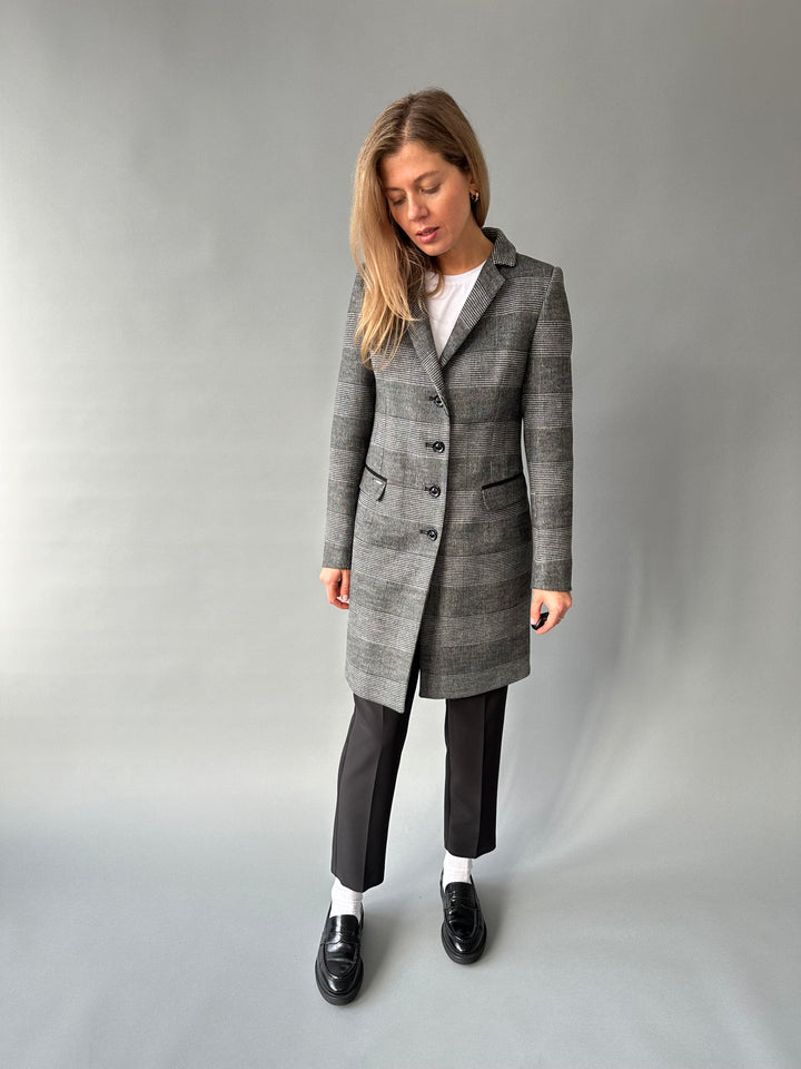 Checked wool coat with insulation