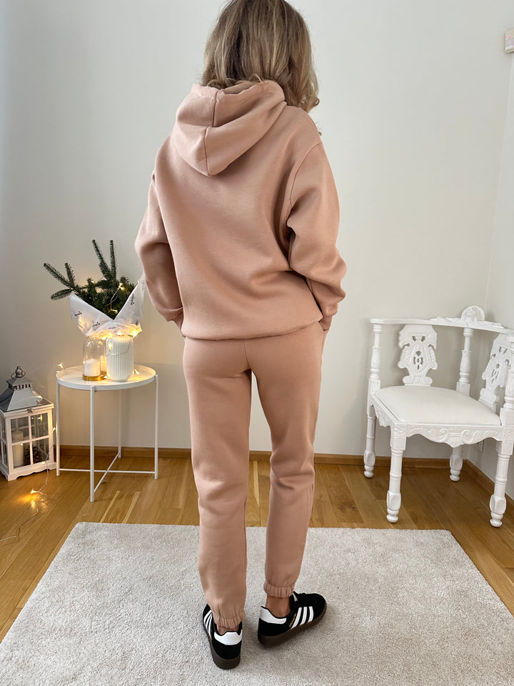 Walking tracksuit with insulation